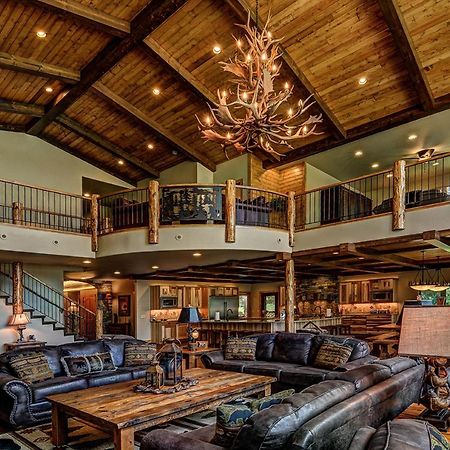 Whispering Pines Lodge: 9 Bedroom Eagle River Luaran gambar