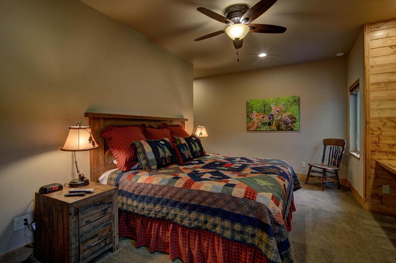 Whispering Pines Lodge: 9 Bedroom Eagle River Luaran gambar