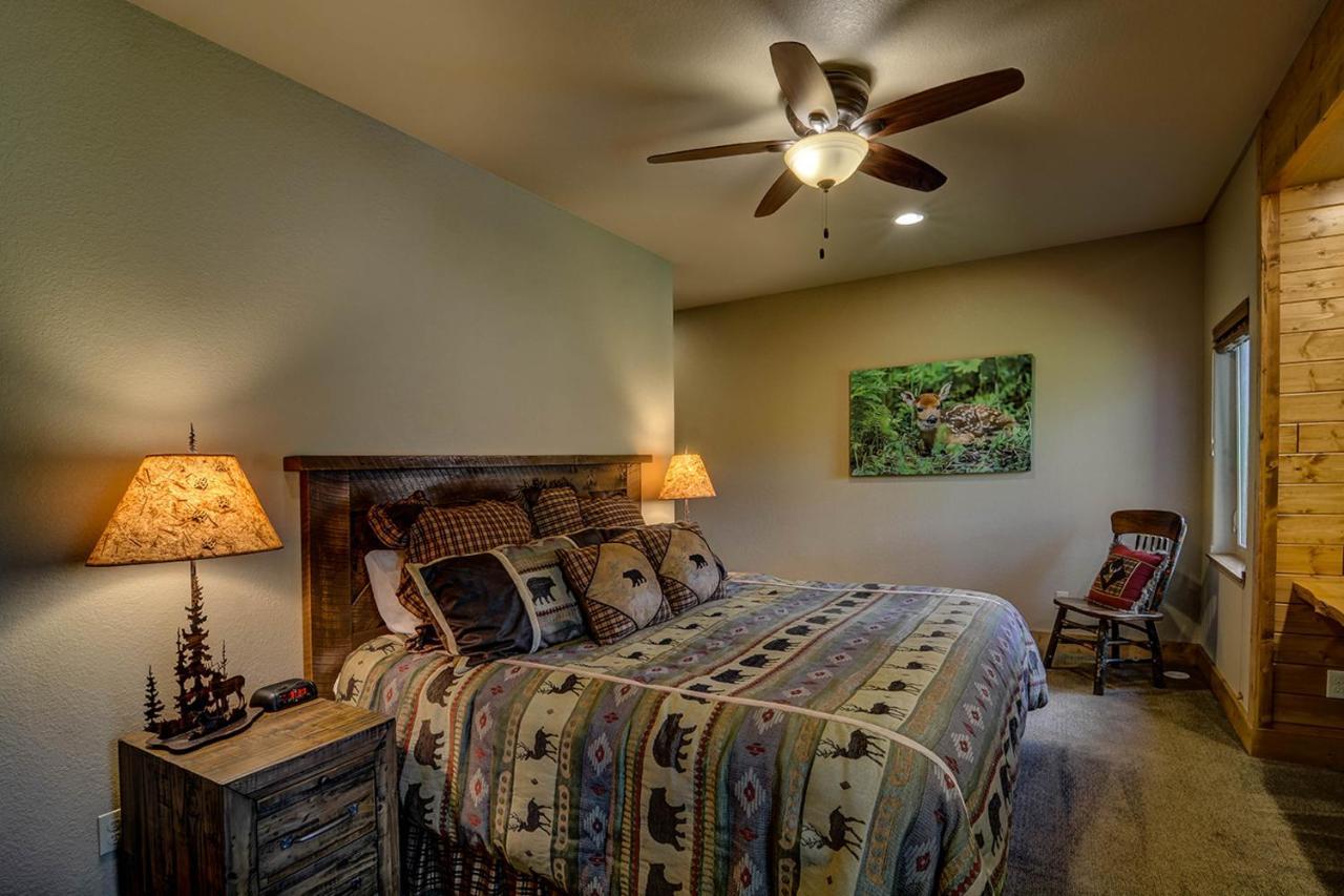 Whispering Pines Lodge: 9 Bedroom Eagle River Luaran gambar