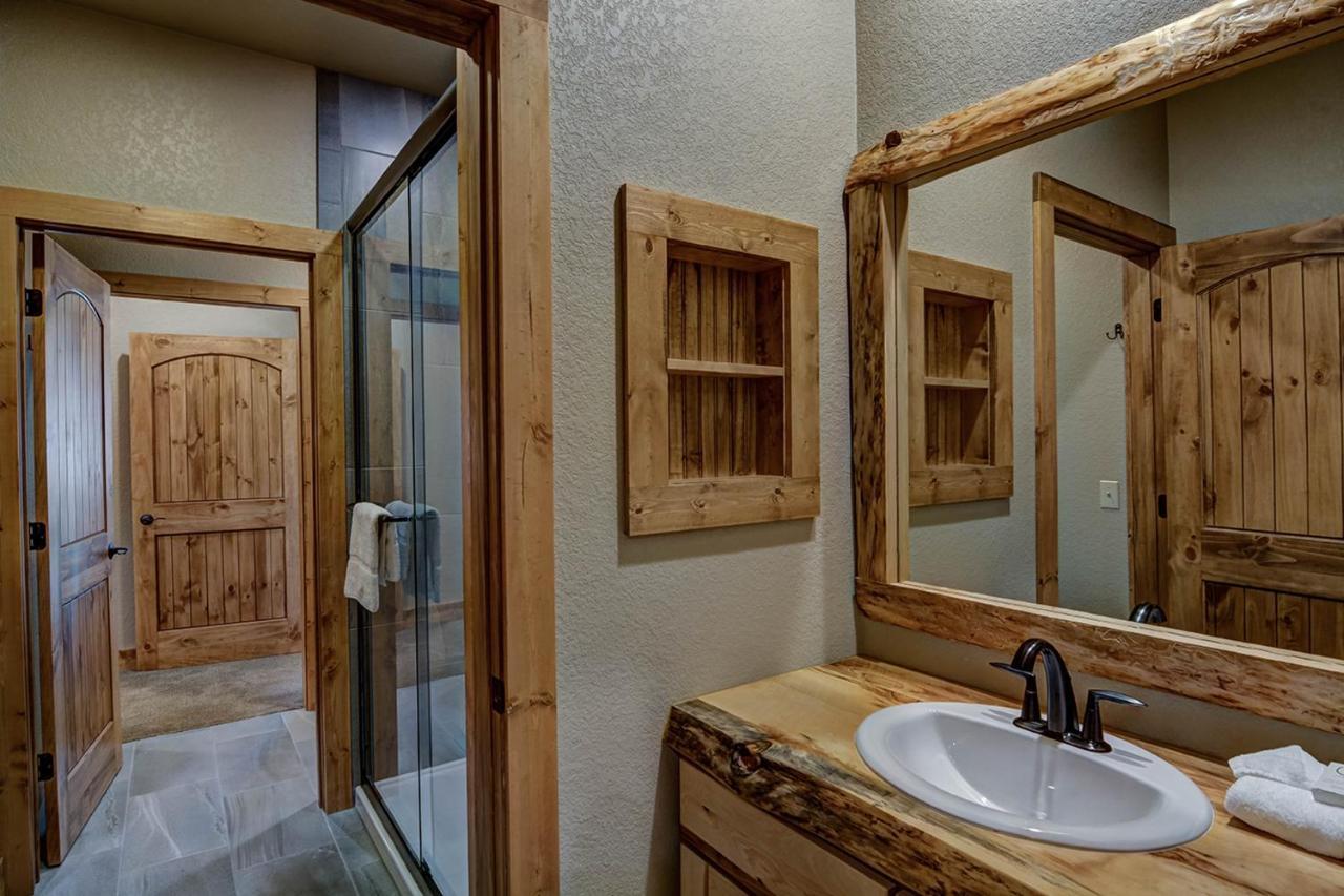 Whispering Pines Lodge: 9 Bedroom Eagle River Luaran gambar