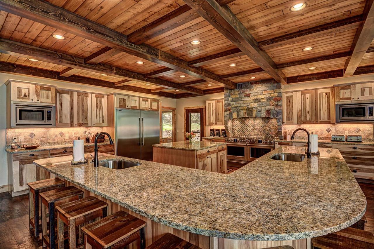 Whispering Pines Lodge: 9 Bedroom Eagle River Luaran gambar