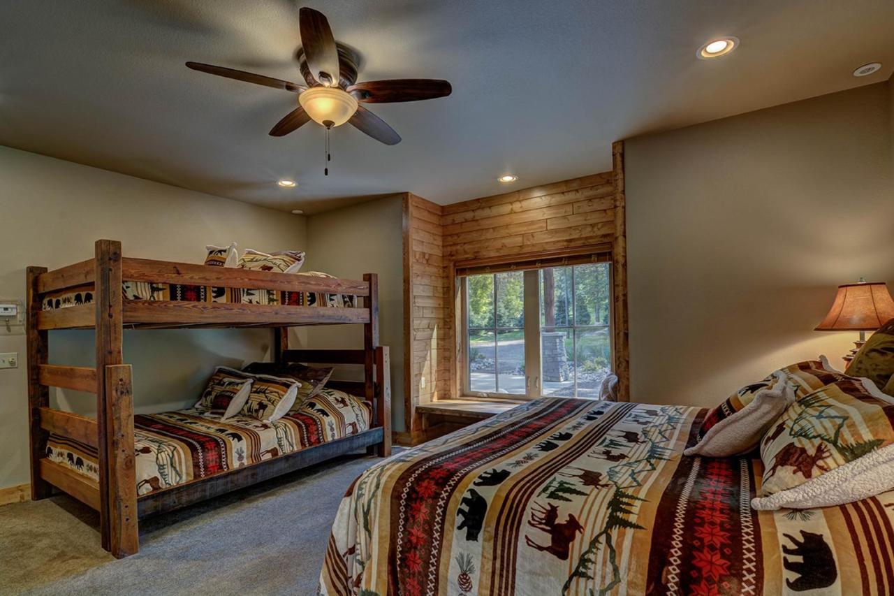 Whispering Pines Lodge: 9 Bedroom Eagle River Luaran gambar
