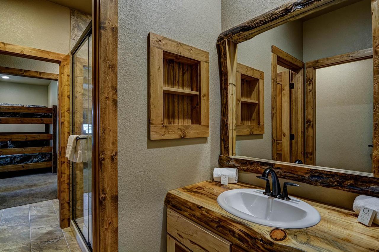 Whispering Pines Lodge: 9 Bedroom Eagle River Luaran gambar